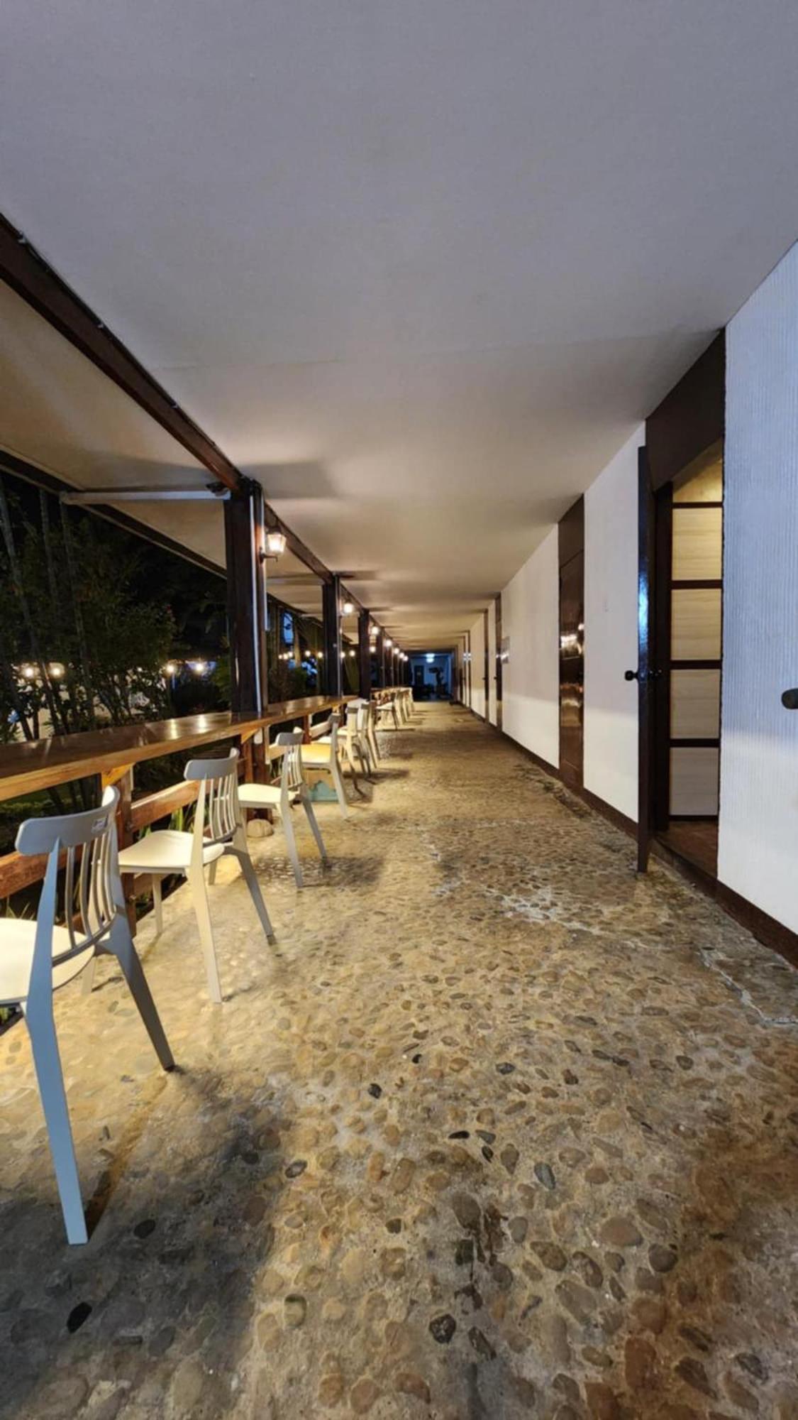 פורטו פרינססה Reef Hostel מראה חיצוני תמונה