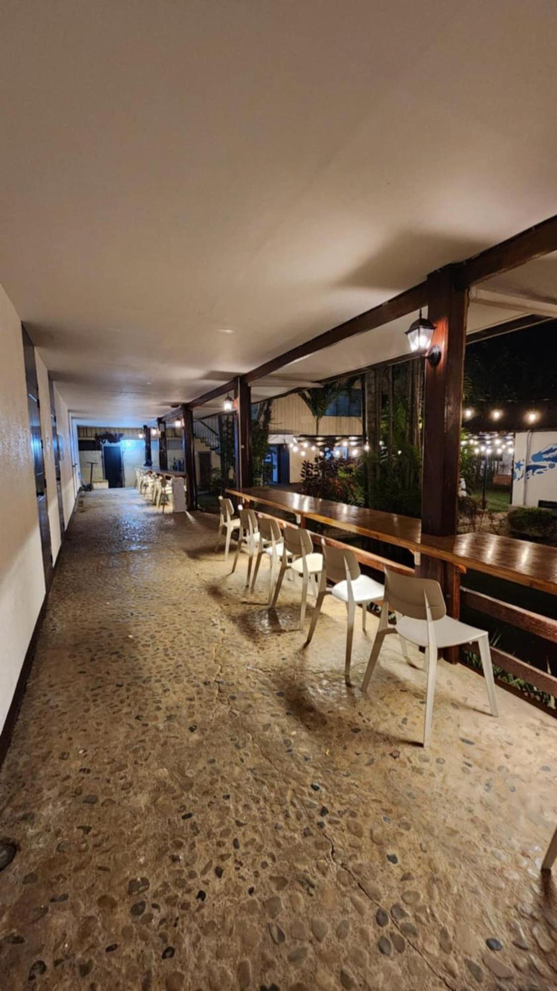 פורטו פרינססה Reef Hostel מראה חיצוני תמונה